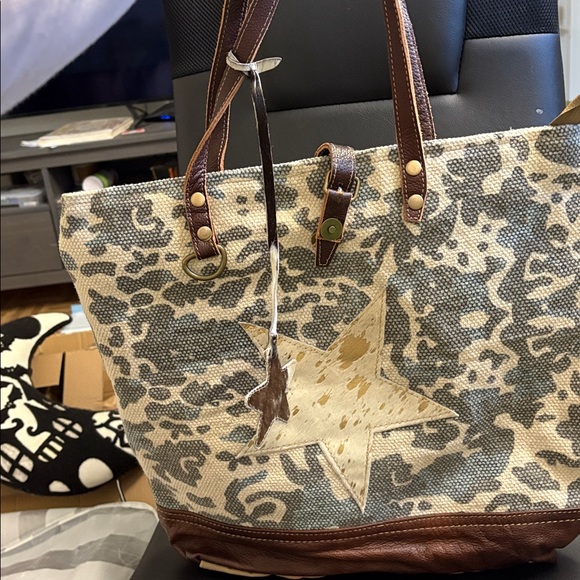 Myra tote bag Stylish Brown and Cream Tote Bag - Picture 7 of 7